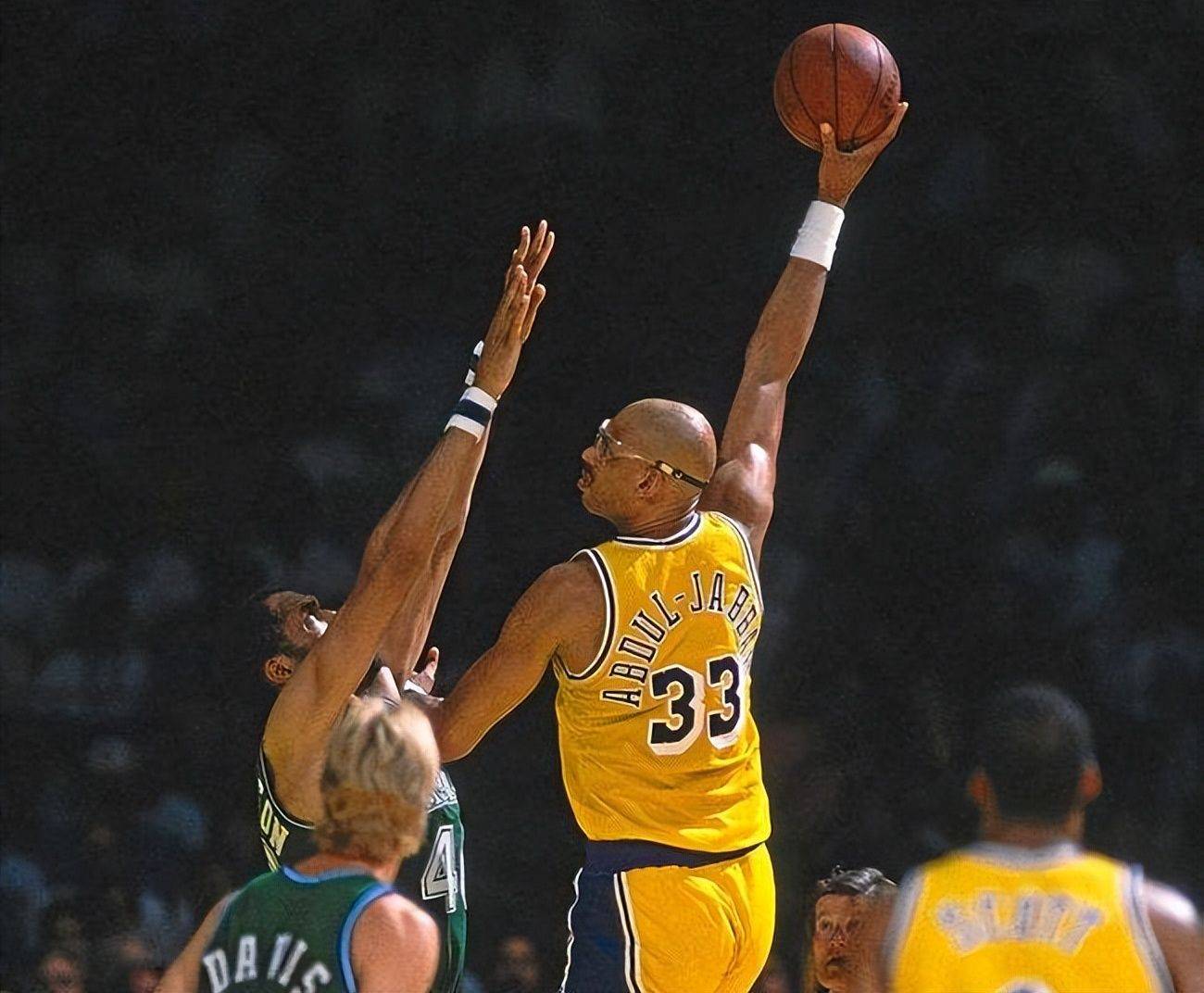 穆勒：留胡子是想尝试不同的造型，队友们很喜欢我的络腮胡（穆勒：为尝试新造型选择蓄须，队友们都挺喜欢我的络腮胡）