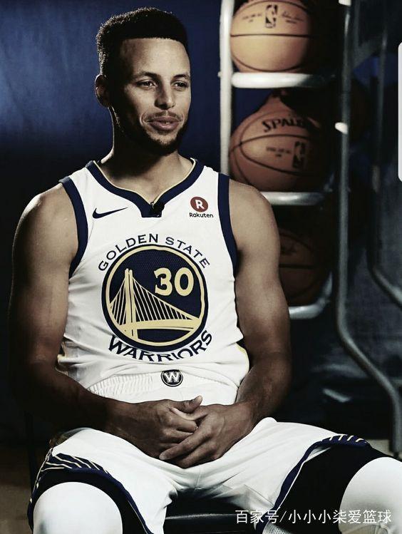 霍伊伦：我喜欢压迫和背对球门；进球美妙但功劳要和球队分享（霍伊伦：热爱高压逼抢与背身拿球；进球再美，荣耀也要与全队同享）