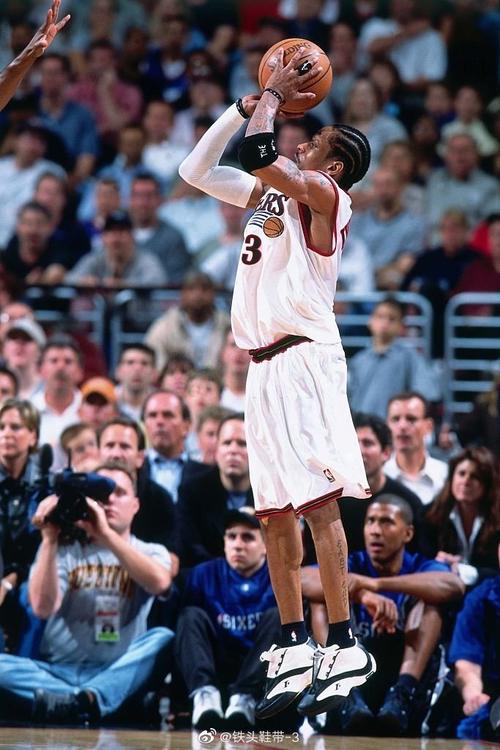 格拉斯纳：曼城的进攻令人印象深刻，但在防守端有可乘之机（格拉斯纳：曼城火力惊人，防线仍有破绽）