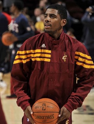 比安奇：难以理解孔蒂如此抱怨，球队的替补席存在问题（比安奇：孔蒂的抱怨令人费解，症结在球队板凳深度）