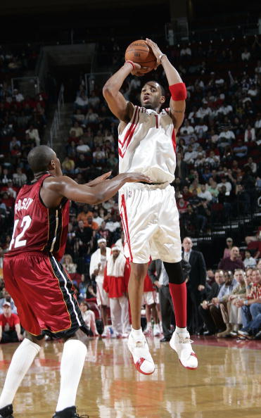 国足友谊赛战胜日本展现新阵容（国足热身赛击败日本，新阵容惊艳亮相）