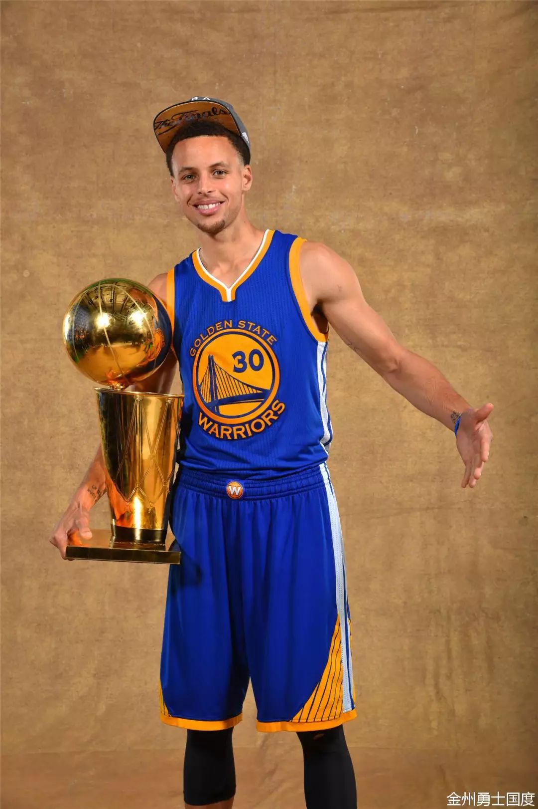 在熊猫杯负伤，记者：蒯纪闻遭遇手掌骨裂（记者：蒯纪闻在熊猫杯赛中手掌骨裂）